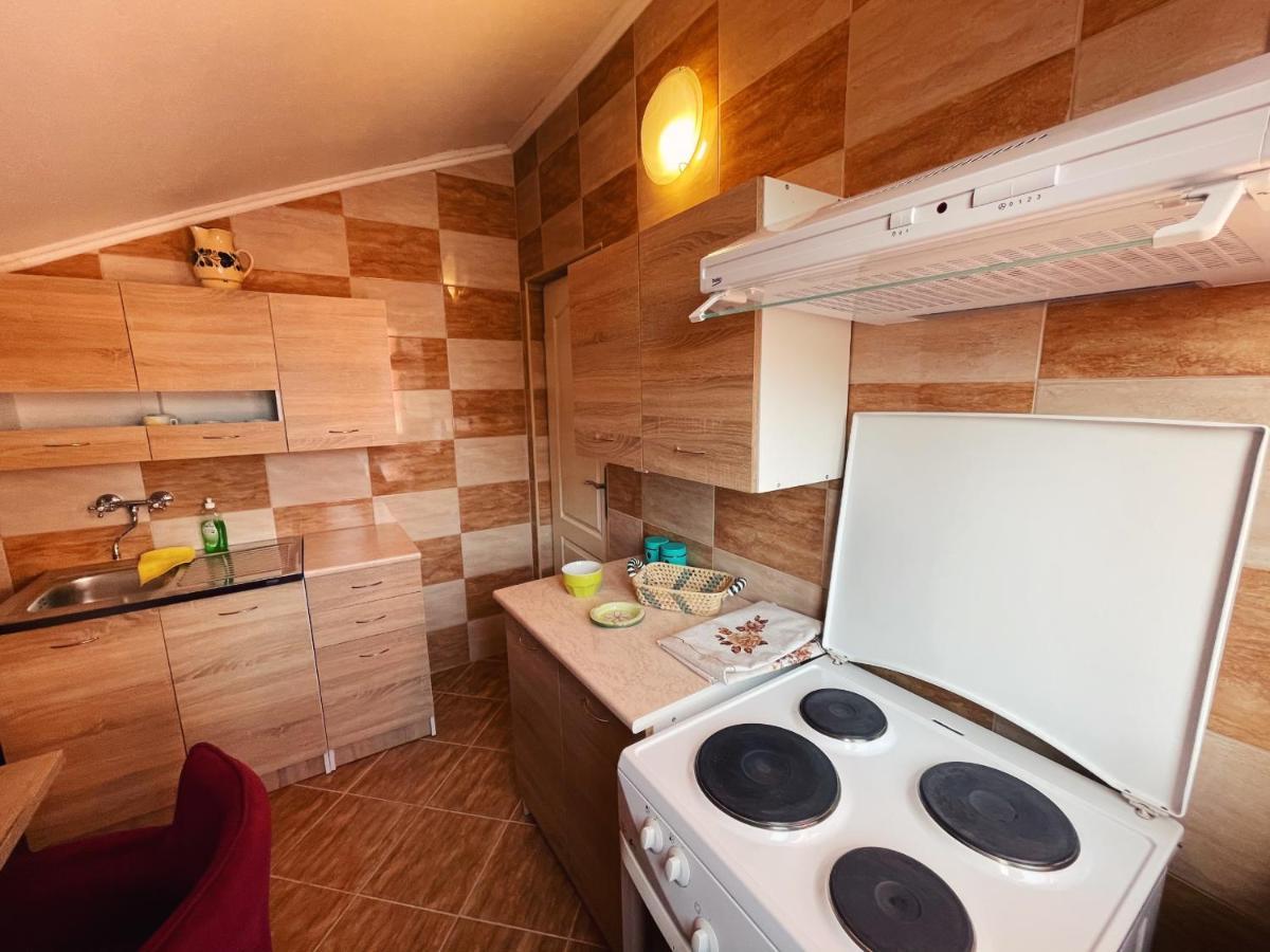 Hotel Vila Duricic 300M Od Mora Ðenovići Exteriér fotografie