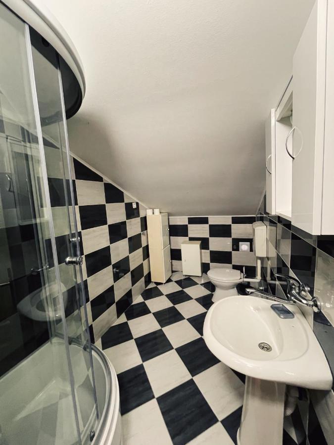 Hotel Vila Duricic 300M Od Mora Ðenovići Exteriér fotografie