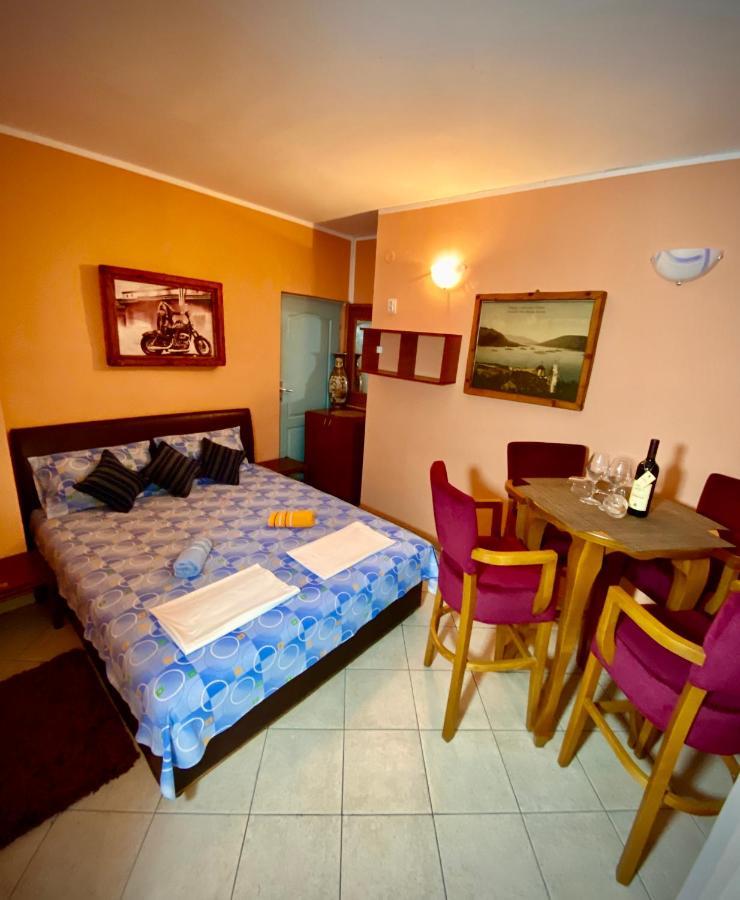 Hotel Vila Duricic 300M Od Mora Ðenovići Exteriér fotografie