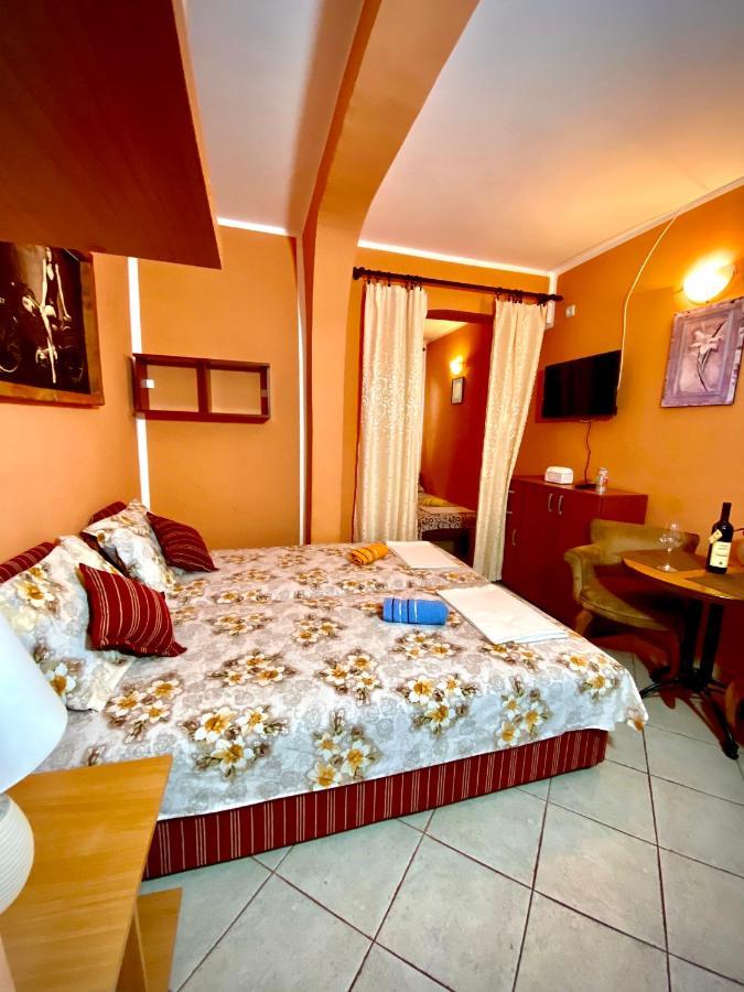 Hotel Vila Duricic 300M Od Mora Ðenovići Exteriér fotografie