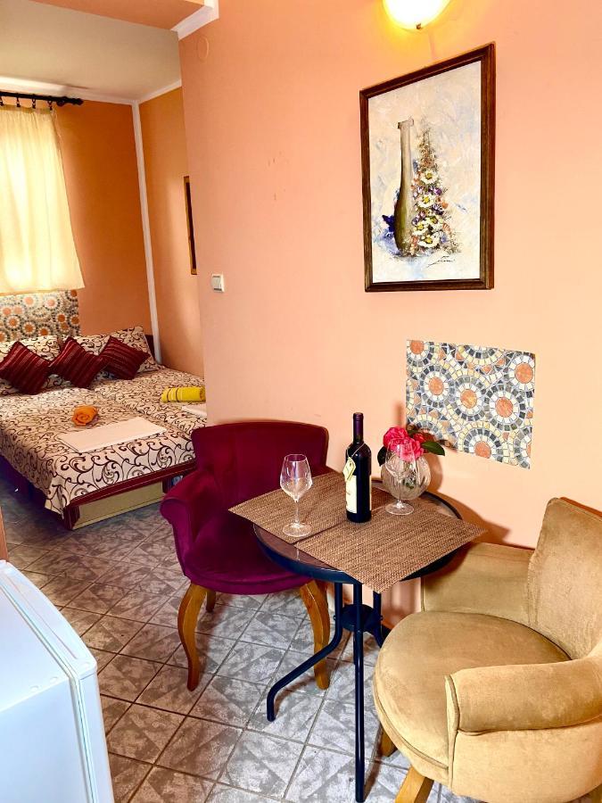 Hotel Vila Duricic 300M Od Mora Ðenovići Exteriér fotografie